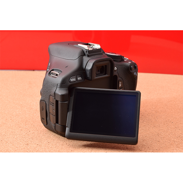 Canon　キャノン　EOS Kiss X5　レンズキット!Wi-Fi機能付きSD